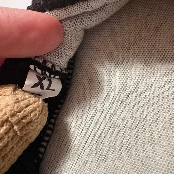 Black Textured men slippers - Picture 2 of 4